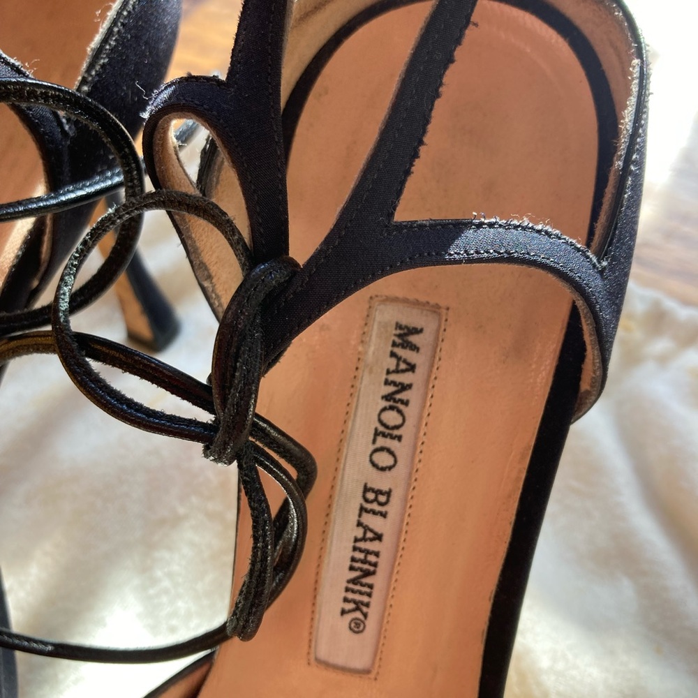 Manolo Blahnik Authentic Black Velvet Heels, Ankle Ties | Size 39.5 US size 9.5 - Picture 14 of 16